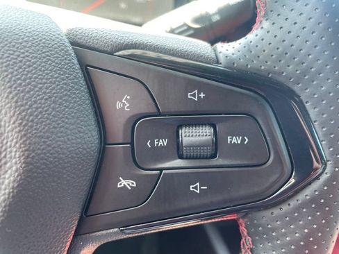 Used 2025 Chevrolet Trax RS w/ Driver Confidence Package FWD image 14