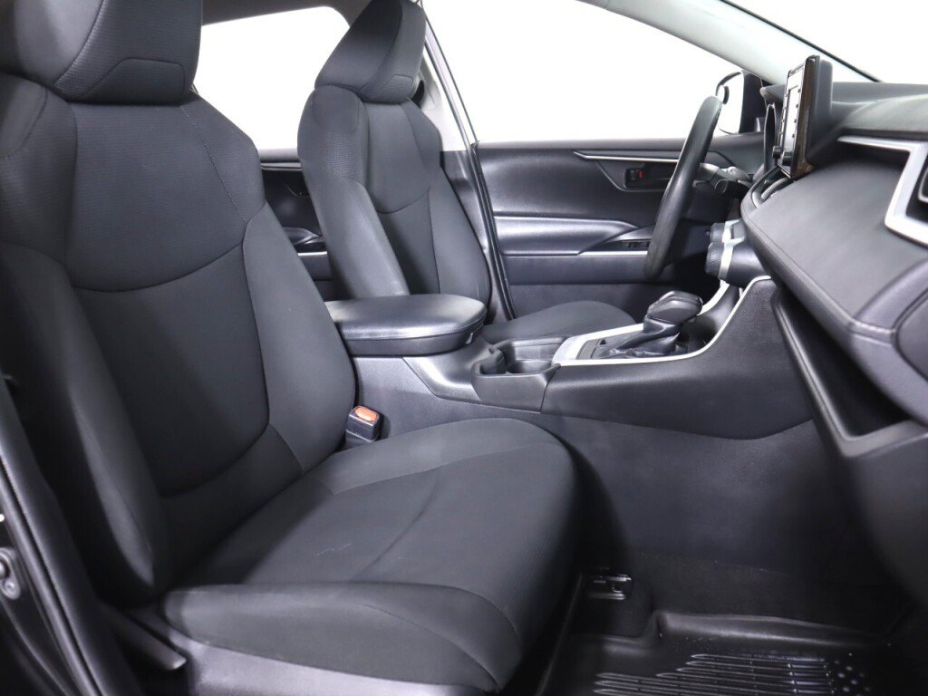 Used 2021 Toyota RAV4 LE FWD image 38
