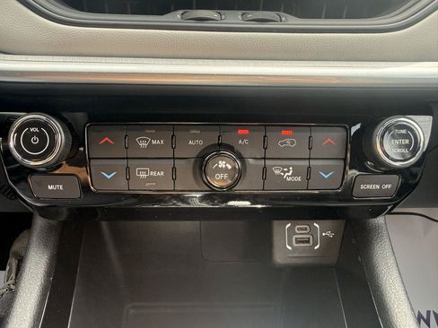 Used 2025 Jeep Compass Limited AWD/4WD image 26
