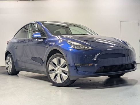 Used 2023 Tesla Model Y AWD image 2