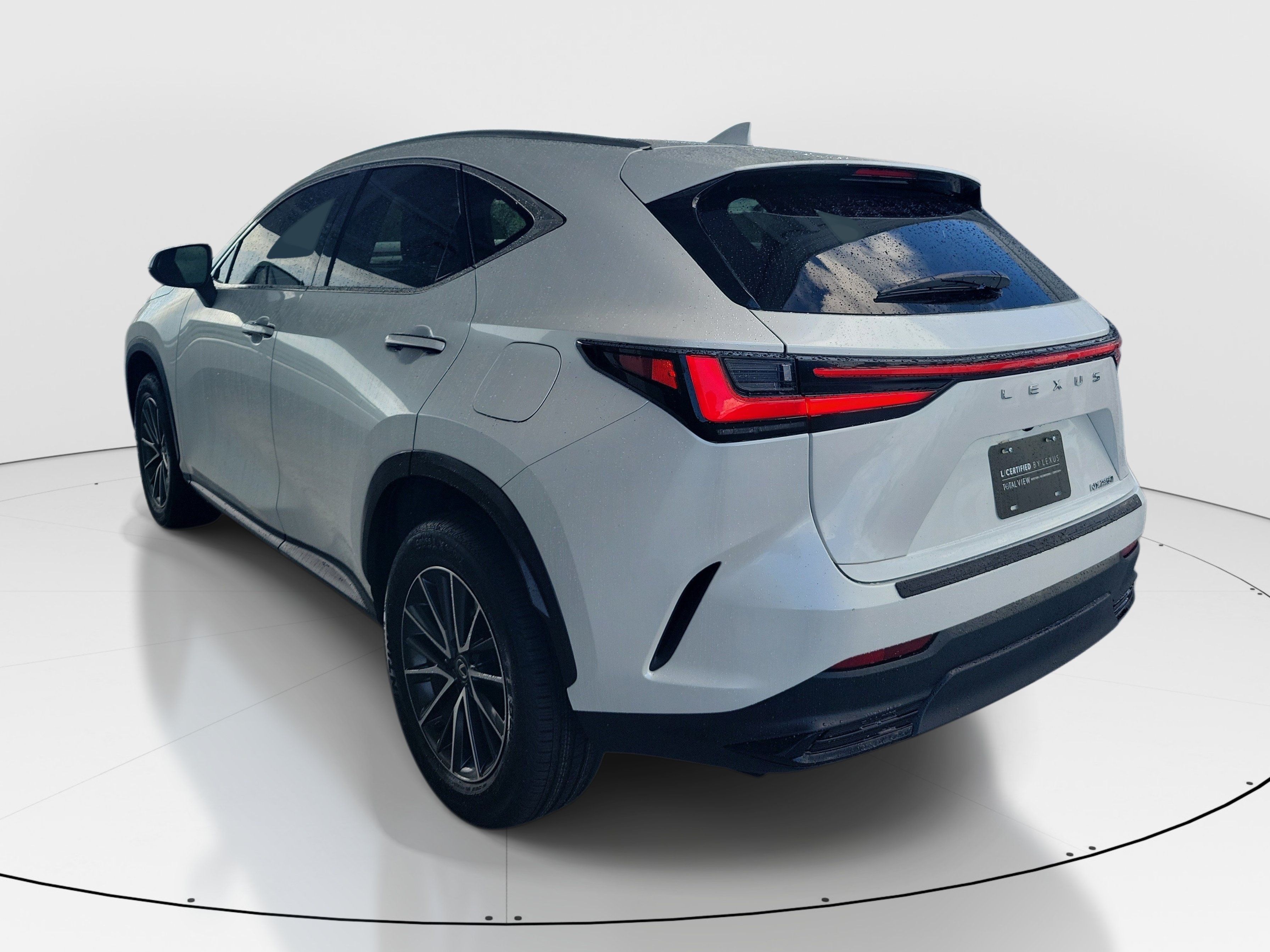 Certified 2024 Lexus NX 250 FWD w/ Towing Package (2000 Lbs) image 4