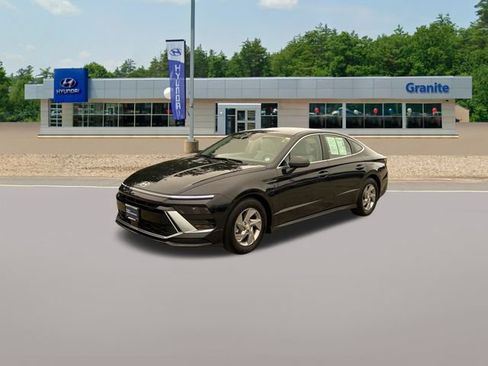 Used 2025 Hyundai Sonata SE FWD image 2