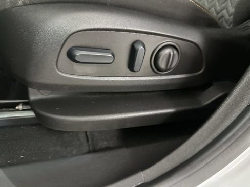 Used 2024 Chevrolet Equinox LT AWD/4WD image 12