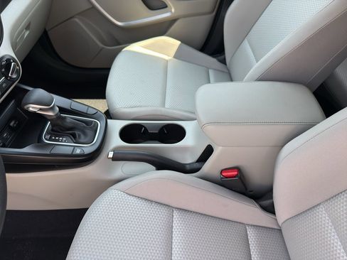 Used 2025 Kia Soul LX w/ LX Technology Package FWD image 14