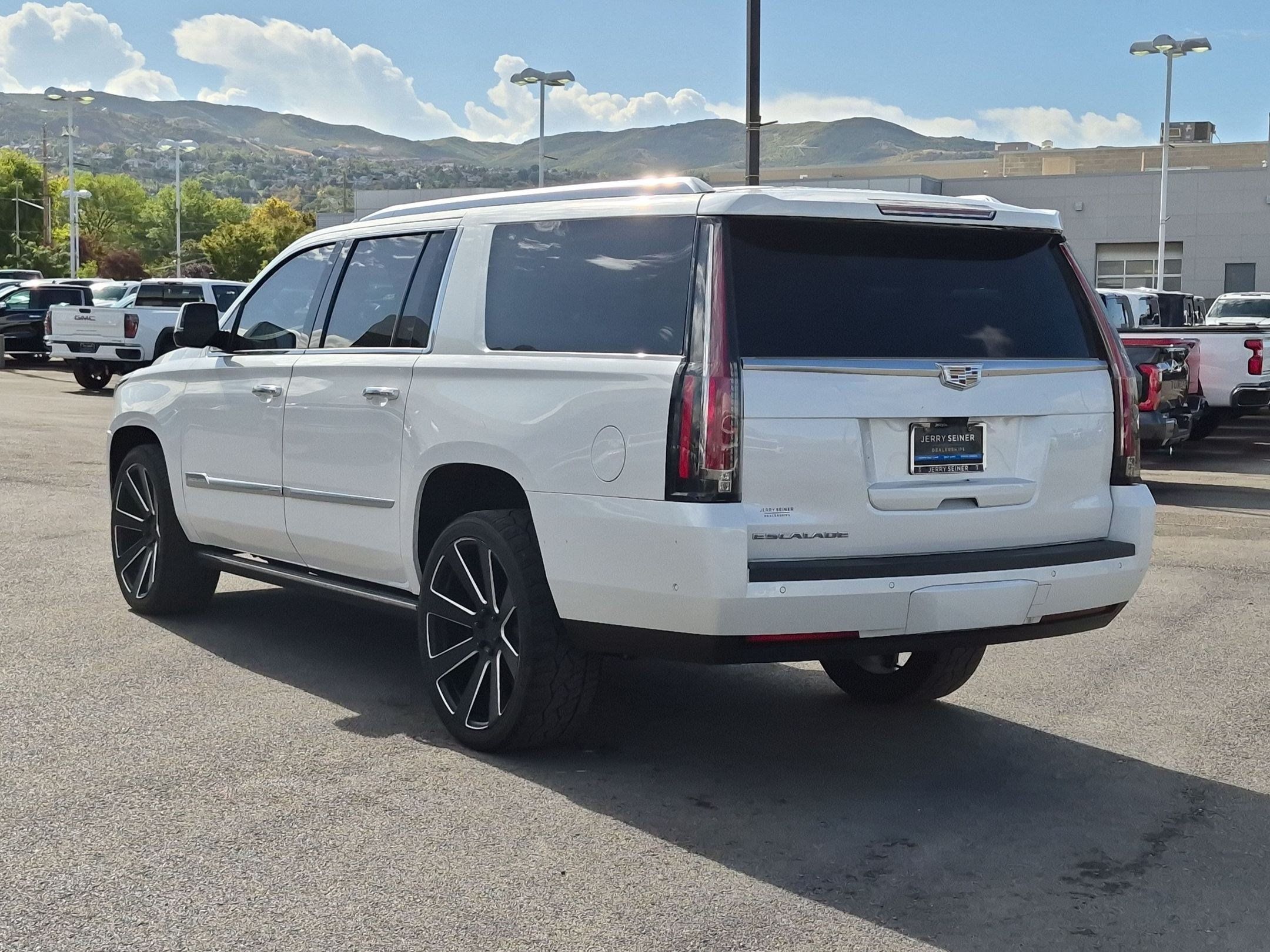 Used 2019 Cadillac Escalade ESV Premium Luxury AWD/4WD image 3