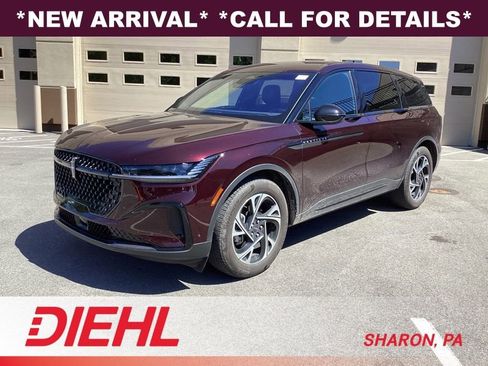 Used 2024 Lincoln Nautilus Premier w/ Jet Appearance Package AWD/4WD image 3