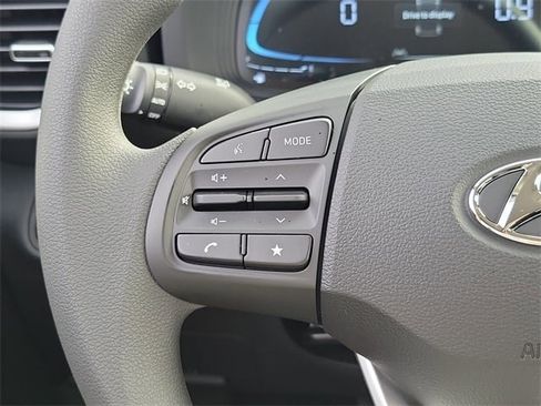 New 2026 Hyundai Venue SE image 5