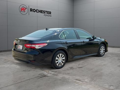 Used 2019 Toyota Camry LE FWD image 5