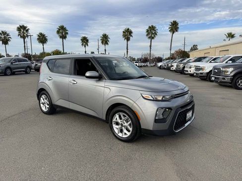 Used 2022 Kia Soul LX w/ Technology Package image 13