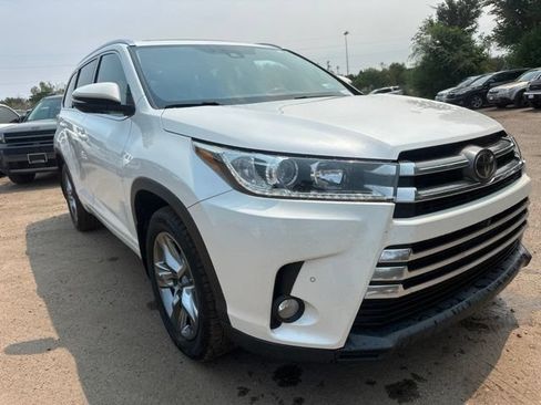 Used 2018 Toyota Highlander Limited Platinum AWD/4WD image 11