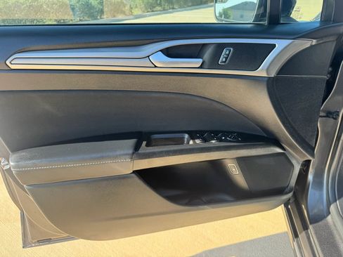 Used 2018 Ford Fusion SE image 28