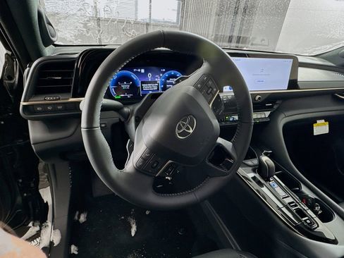 New 2025 Toyota Crown Signia image 7