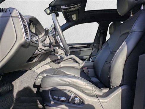 Used 2020 Porsche Cayenne image 20