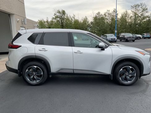 Used 2025 Nissan Rogue SV AWD/4WD image 4