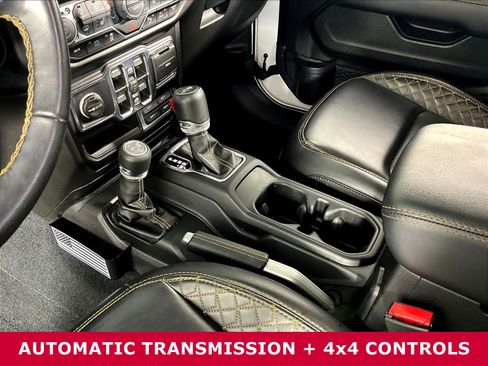 Used 2022 Jeep Wrangler Unlimited Sahara AWD/4WD image 16