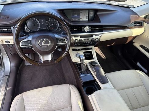 Used 2016 Lexus ES 350 w/ Luxury Package w/Wood Trim FWD image 16