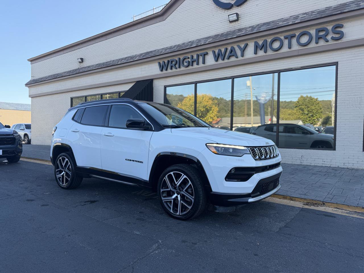 Used 2025 Jeep Compass Limited w/ Elite Group AWD/4WD image 1
