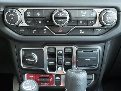 New 2025 Jeep Gladiator Mojave w/ Convenience Group image 22