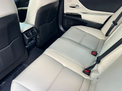 Used 2025 Lexus ES 300h w/ Premium Package FWD image 5