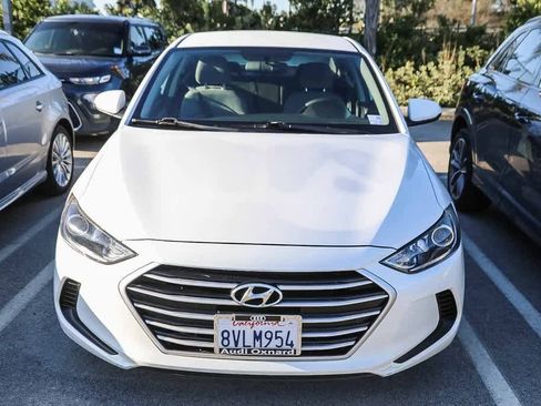 Used 2017 Hyundai Elantra SE image 2