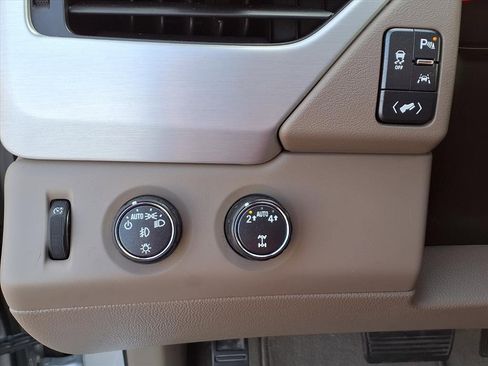 Used 2018 GMC Yukon SLT w/ Open Road Package image 14