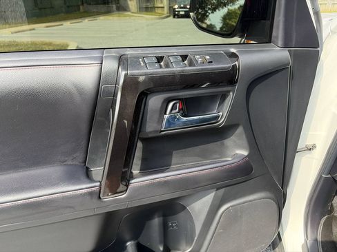 Used 2021 Toyota 4Runner Venture w/ Moonroof Package AWD/4WD image 19