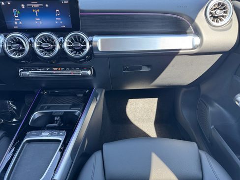 Used 2025 Mercedes-Benz GLB 250 4MATIC image 18