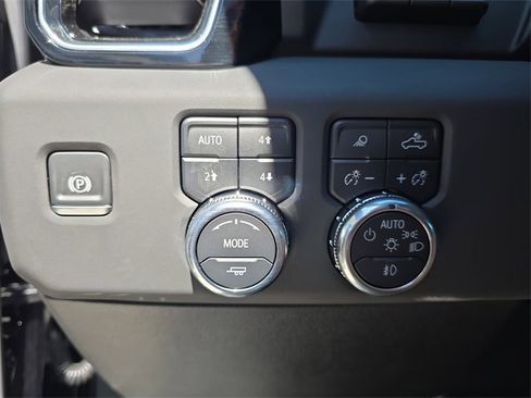 New 2025 GMC Sierra 2500 Denali w/ Technology Package image 25