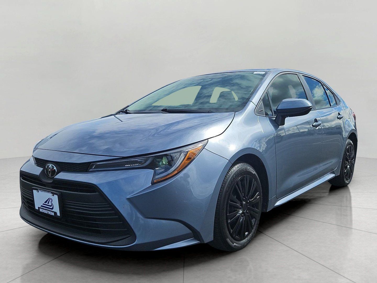 Used 2024 Toyota Corolla LE FWD image 4