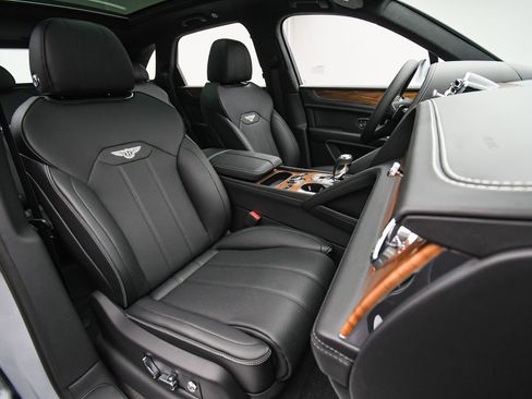 New 2025 Bentley Bentayga AWD/4WD image 17