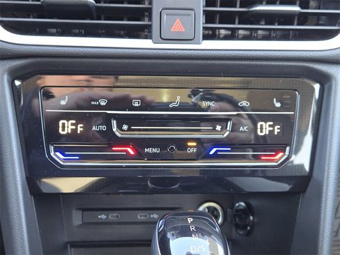 New 2026 Volkswagen Taos SE image 16