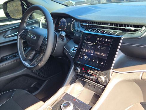 Used 2024 Jeep Grand Cherokee L Altitude image 5