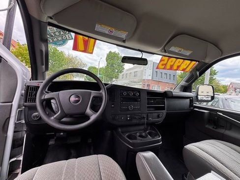 Used 2017 GMC Savana 3500 RWD image 17