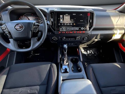 Used 2025 Nissan Frontier PRO-4X image 5