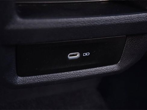 Certified 2023 Volkswagen Taos SE w/ Panoramic Sunroof Package image 23