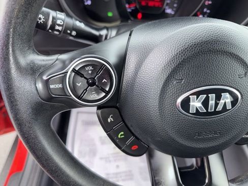 Used 2018 Kia Soul + image 12