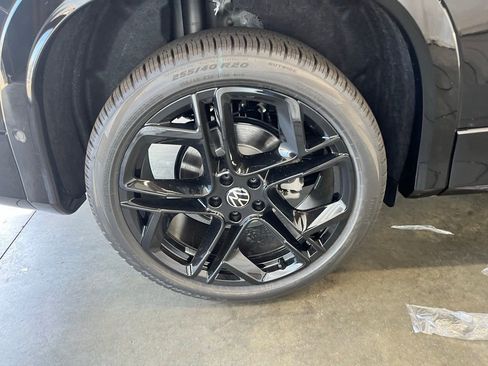 New 2025 Volkswagen Tiguan SE R-Line image 28