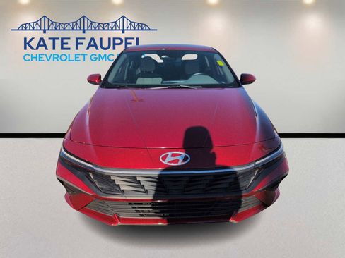 Used 2024 Hyundai Elantra SEL image 2