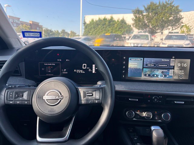 Used 2025 Nissan Kicks SV w/ Interior Electronics Package FWD image 10