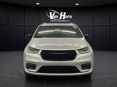 New 2026 Chrysler Pacifica Limited w/ S Appearance Package AWD/4WD image 12