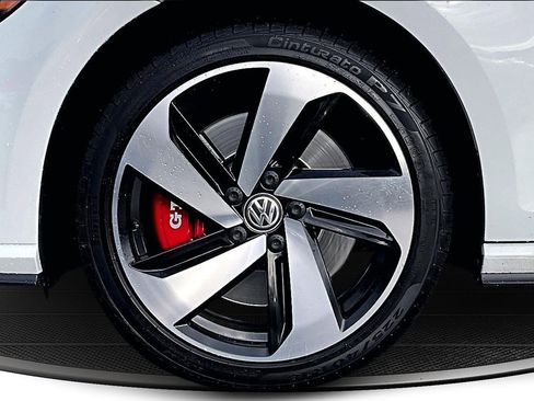 Used 2020 Volkswagen GTI SE image 32