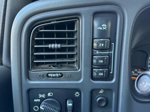 Used 2006 Chevrolet Silverado 2500 LT w/ Skid Plate Package AWD/4WD image 14