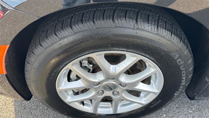 Used 2024 Chrysler Pacifica Touring FWD image 28