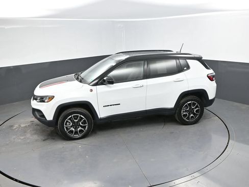Used 2025 Jeep Compass Trailhawk AWD/4WD image 29