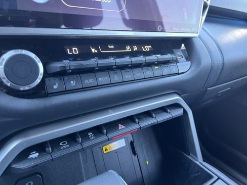Used 2024 Toyota Sequoia Platinum AWD/4WD image 11