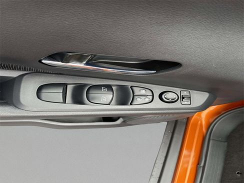 Used 2024 Nissan Kicks SV image 15