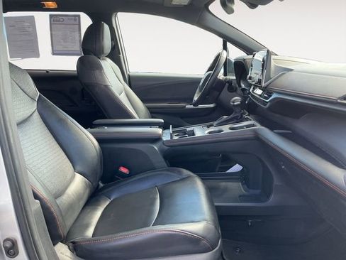 Used 2022 Toyota Sienna XSE image 11
