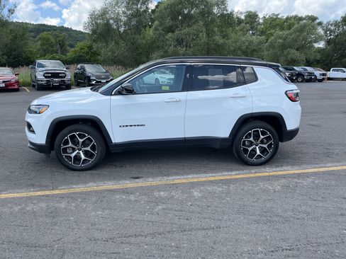 Used 2025 Jeep Compass Limited AWD/4WD image 8