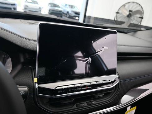 New 2026 Jeep Compass Latitude image 15