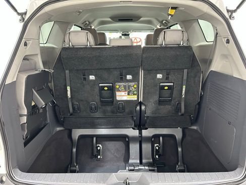Used 2024 Toyota Sienna LE image 18